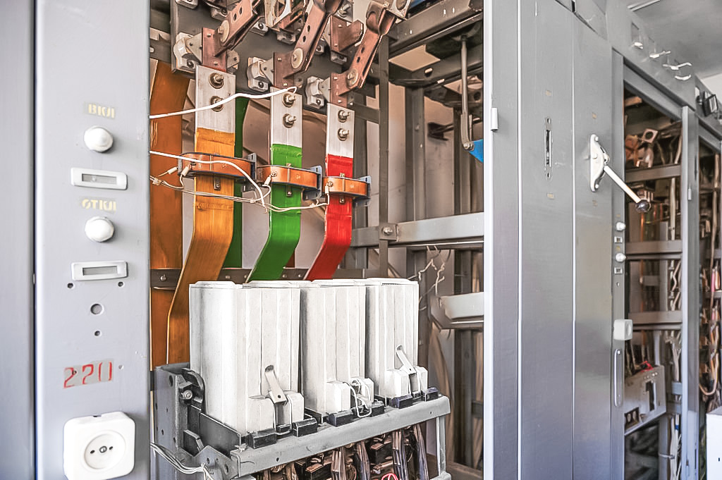 Copper Busbar Lapping in Distribution Cabinet