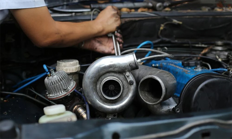 Installing-the-turbocharger